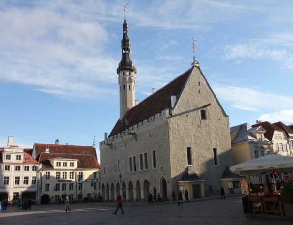 Tallinn city tour usually includes cityhall square