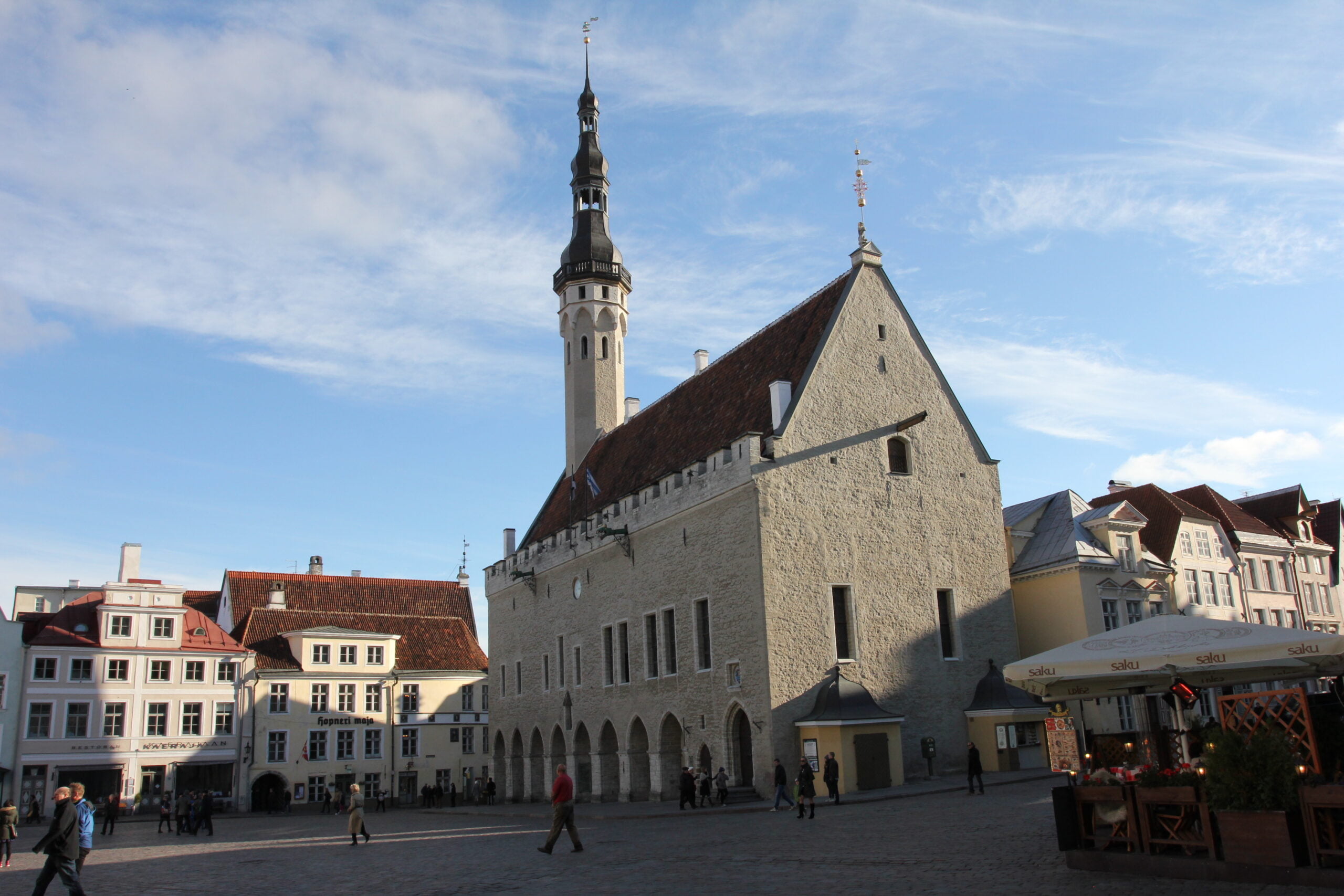 Tallinn city tour usually includes cityhall square