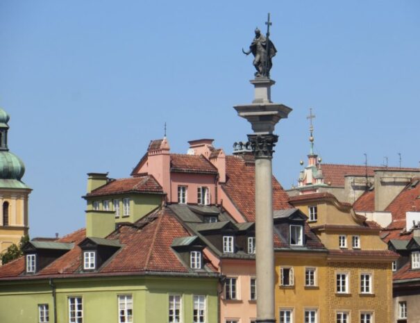 The capture of the statue of KIng Vladislaw, the houses of the ol city are at the background of the picture